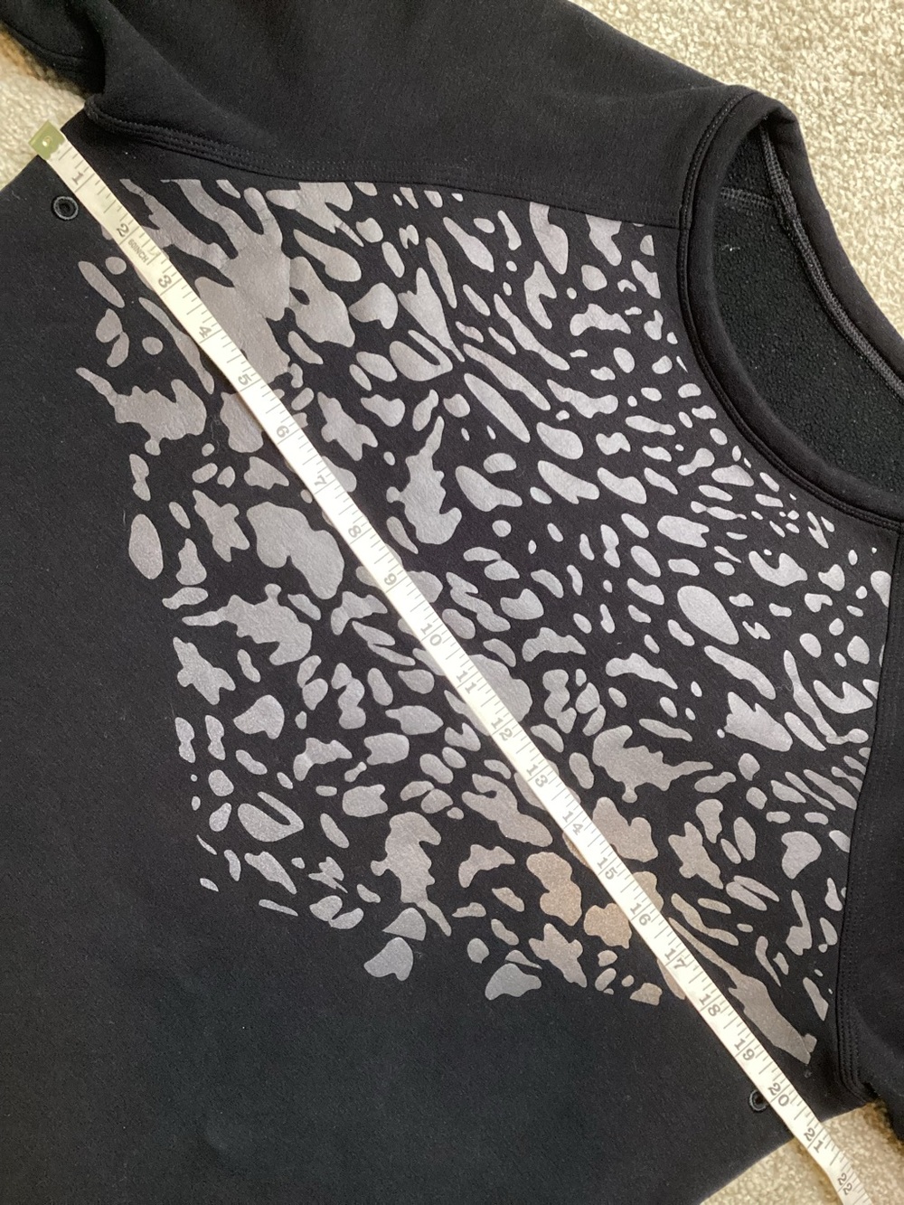 REFLECTIVE Lululemon Snapshot Crew Black Polartec Sweatshirt 8 Medium Cheetah - Picture 8 of 8